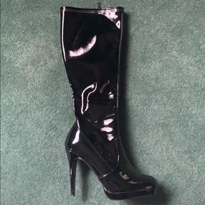 Colin Stuart Black Stretch Patent Boots, size 7